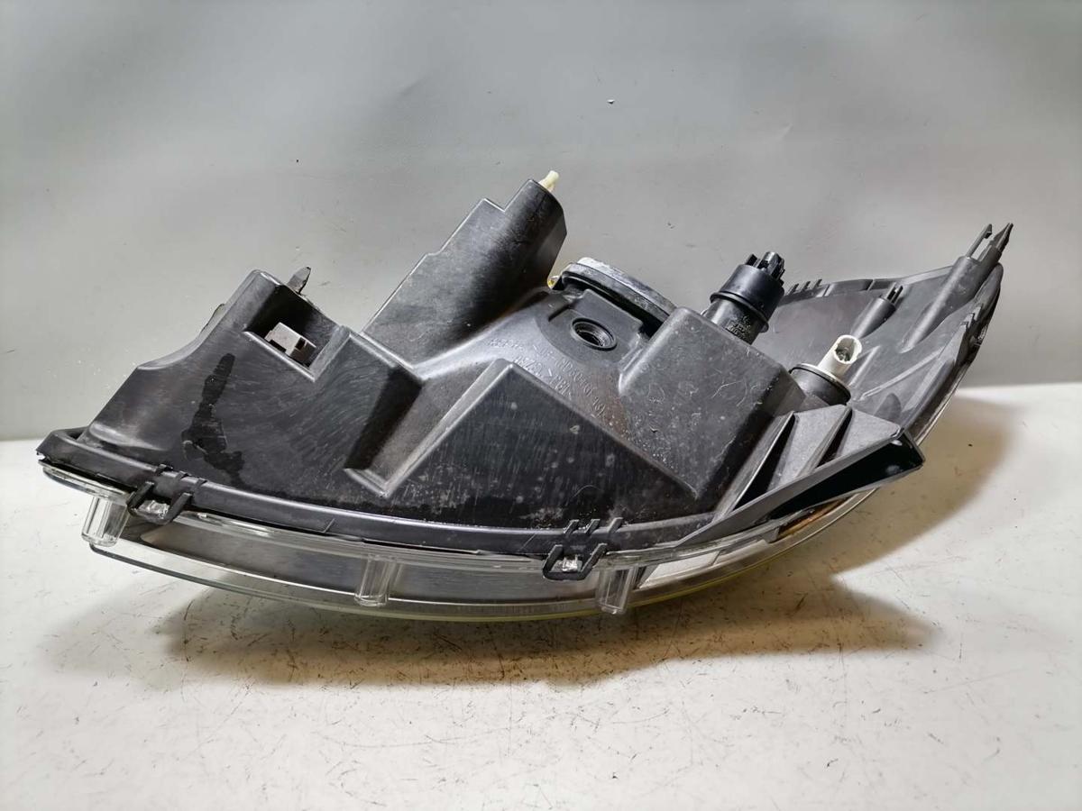 Dacia Sandero original Scheinwerfer rechts Halogen obehalb leicht vergilbt Bj.2009